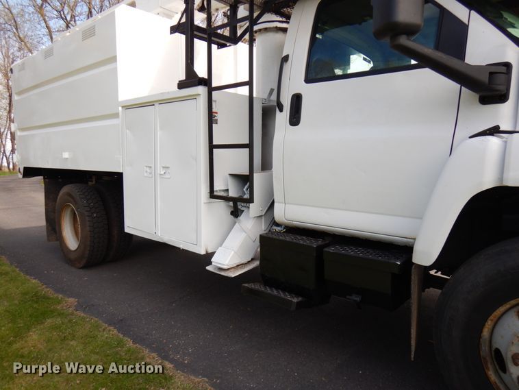 image for item HR9249 2004 GMC C7500  forestry bucket truck