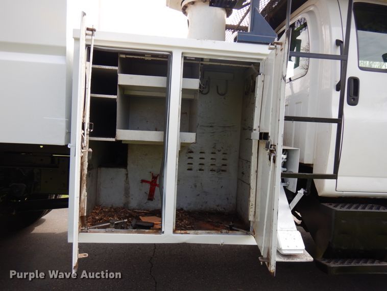 image for item HR9249 2004 GMC C7500  forestry bucket truck