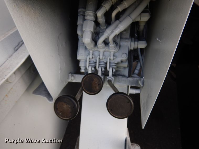 image for item HR9249 2004 GMC C7500  forestry bucket truck