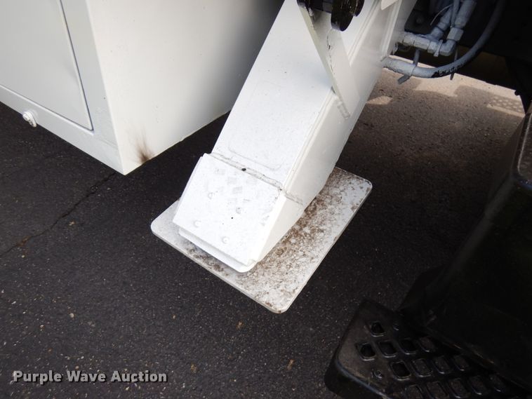 image for item HR9249 2004 GMC C7500  forestry bucket truck