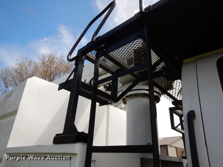 image for item HR9249 2004 GMC C7500  forestry bucket truck