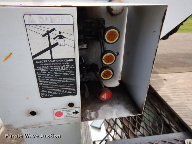 image for item HR9249 2004 GMC C7500  forestry bucket truck