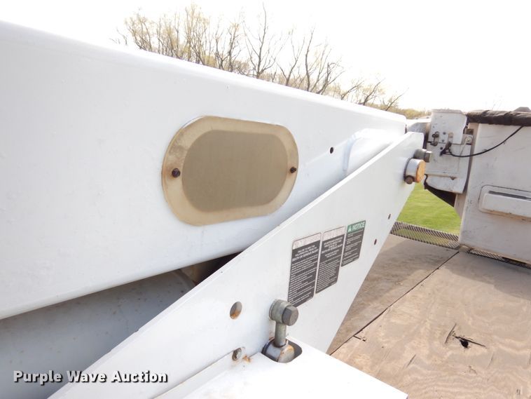 image for item HR9249 2004 GMC C7500  forestry bucket truck