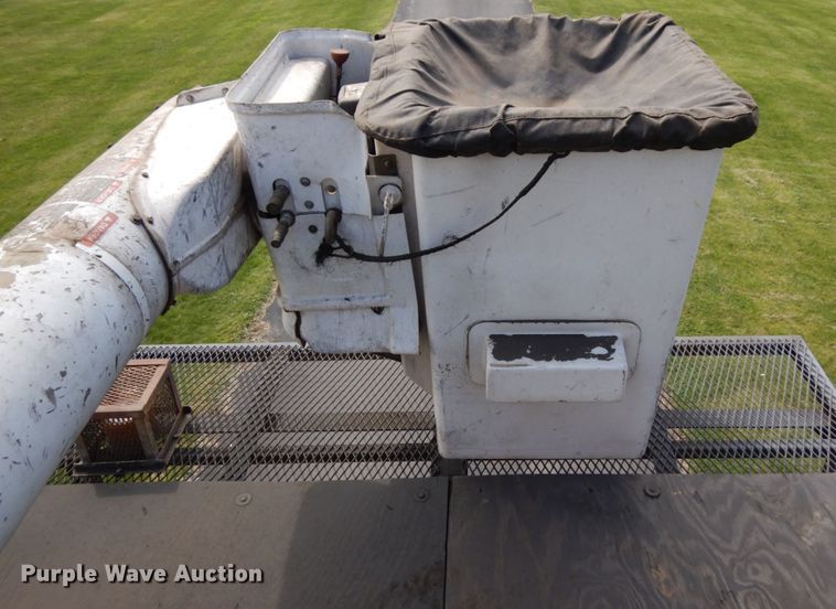 image for item HR9249 2004 GMC C7500  forestry bucket truck