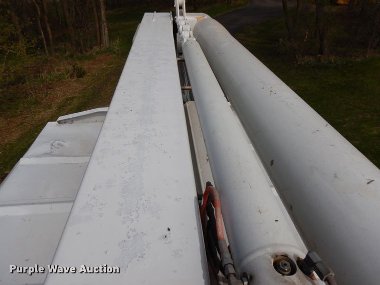 image for item HR9249 2004 GMC C7500  forestry bucket truck