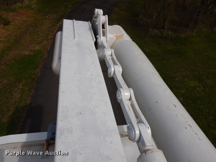 image for item HR9249 2004 GMC C7500  forestry bucket truck