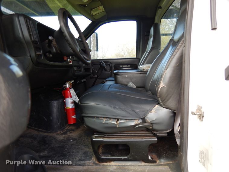 image for item HR9249 2004 GMC C7500  forestry bucket truck