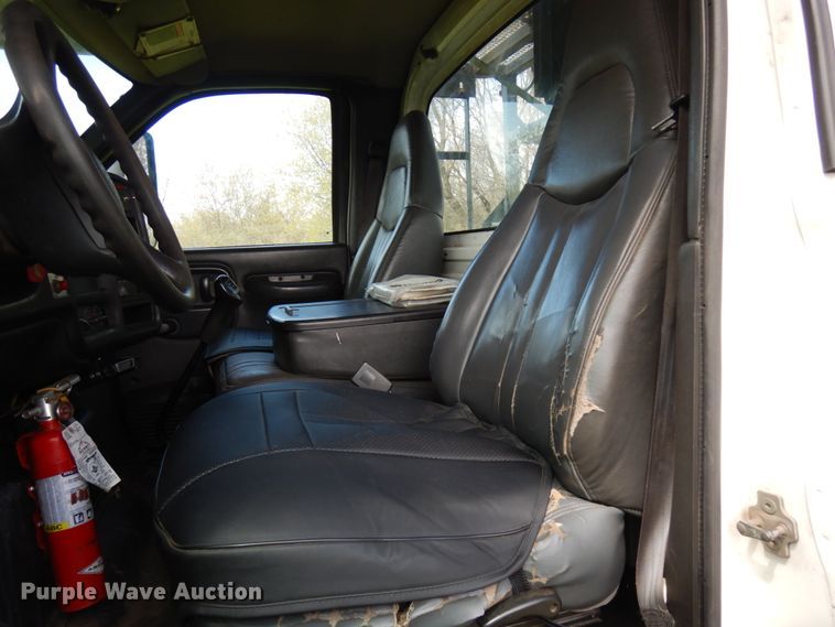 image for item HR9249 2004 GMC C7500  forestry bucket truck