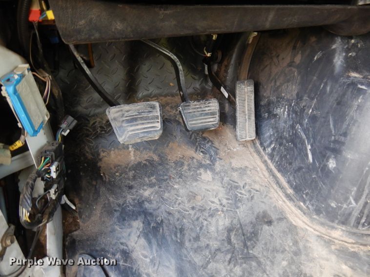 image for item HR9249 2004 GMC C7500  forestry bucket truck