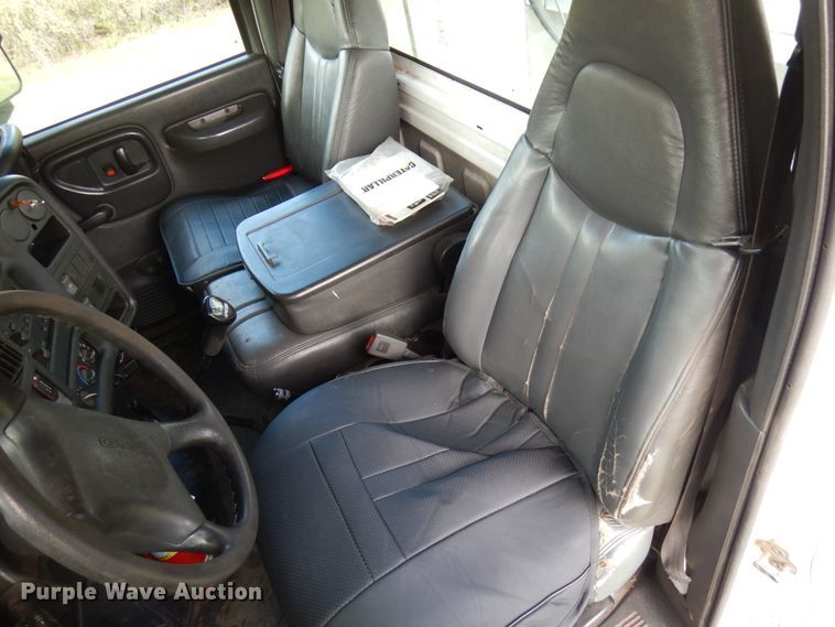 image for item HR9249 2004 GMC C7500  forestry bucket truck