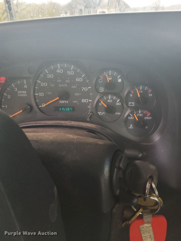 image for item HR9249 2004 GMC C7500  forestry bucket truck