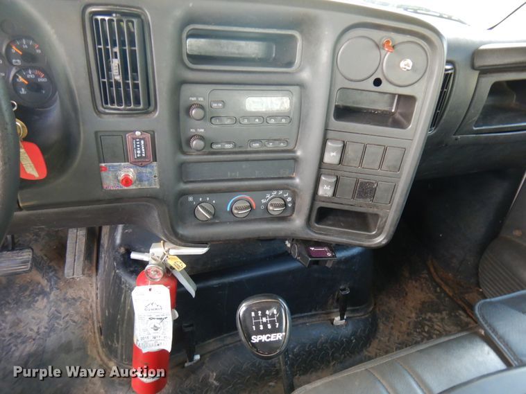 image for item HR9249 2004 GMC C7500  forestry bucket truck