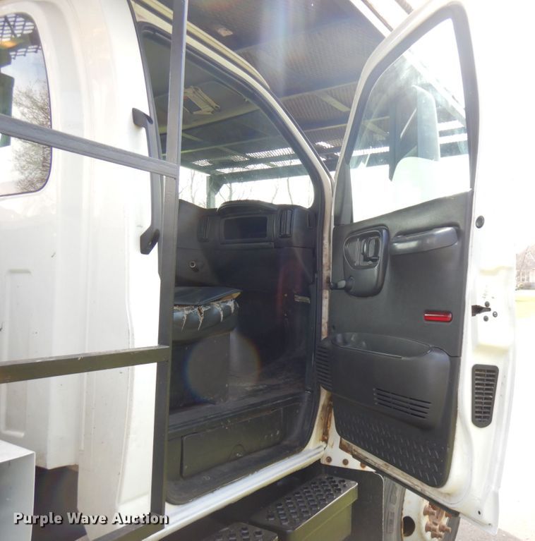 image for item HR9249 2004 GMC C7500  forestry bucket truck