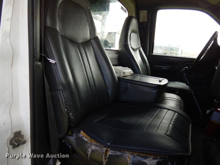 image for item HR9249 2004 GMC C7500  forestry bucket truck