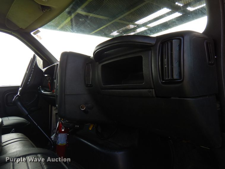 image for item HR9249 2004 GMC C7500  forestry bucket truck