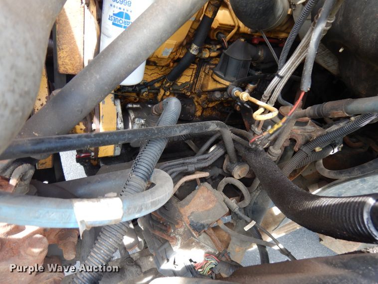 image for item HR9249 2004 GMC C7500  forestry bucket truck