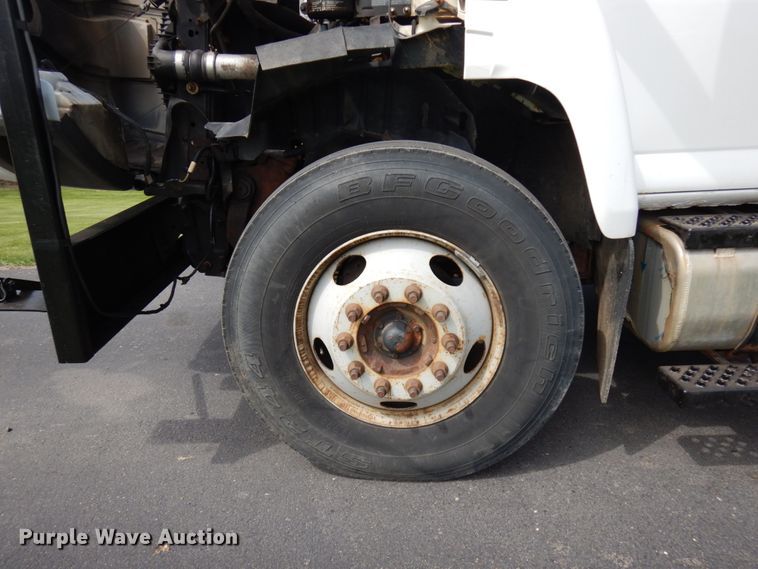 image for item HR9249 2004 GMC C7500  forestry bucket truck