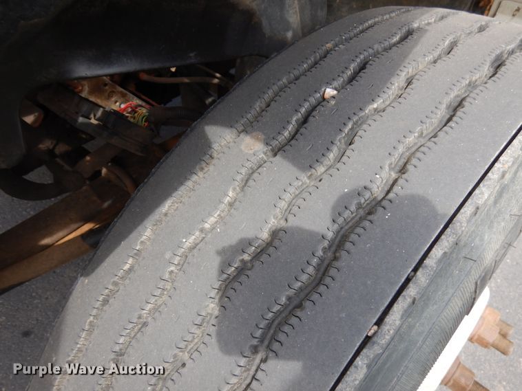 image for item HR9249 2004 GMC C7500  forestry bucket truck