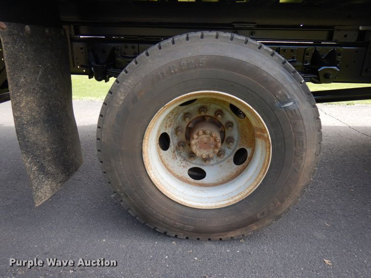 image for item HR9249 2004 GMC C7500  forestry bucket truck