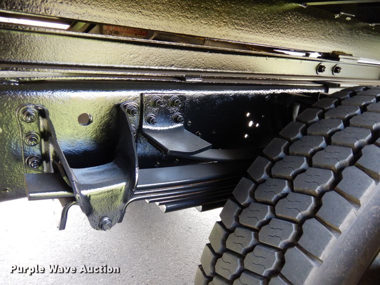 image for item HR9249 2004 GMC C7500  forestry bucket truck