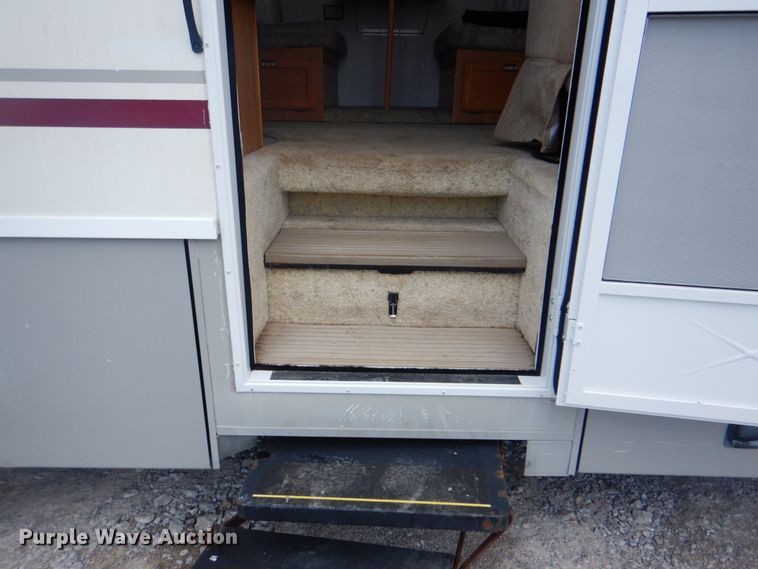 image for item HX9249 2002 Winnebago Sightseer  RV