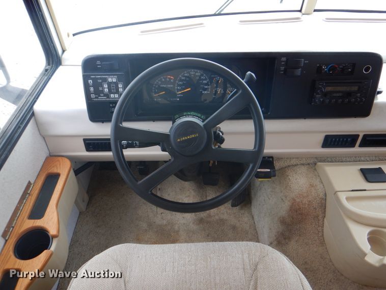 image for item HX9249 2002 Winnebago Sightseer  RV