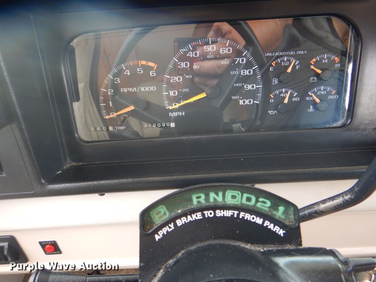 image for item HX9249 2002 Winnebago Sightseer  RV