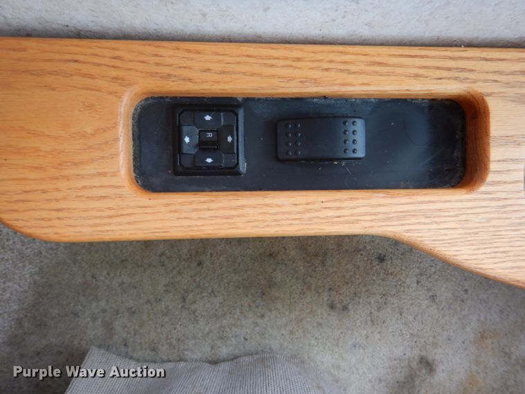 image for item HX9249 2002 Winnebago Sightseer  RV