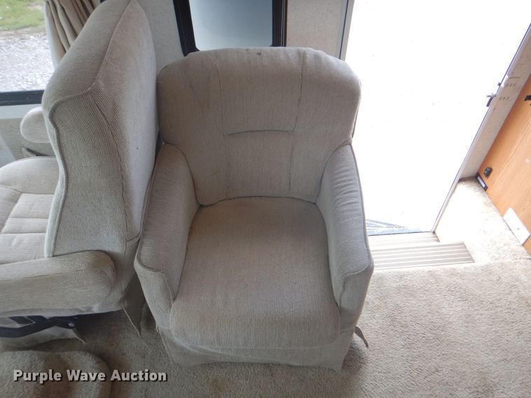 image for item HX9249 2002 Winnebago Sightseer  RV