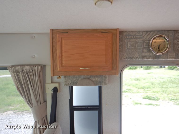 image for item HX9249 2002 Winnebago Sightseer  RV