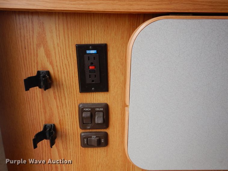 image for item HX9249 2002 Winnebago Sightseer  RV