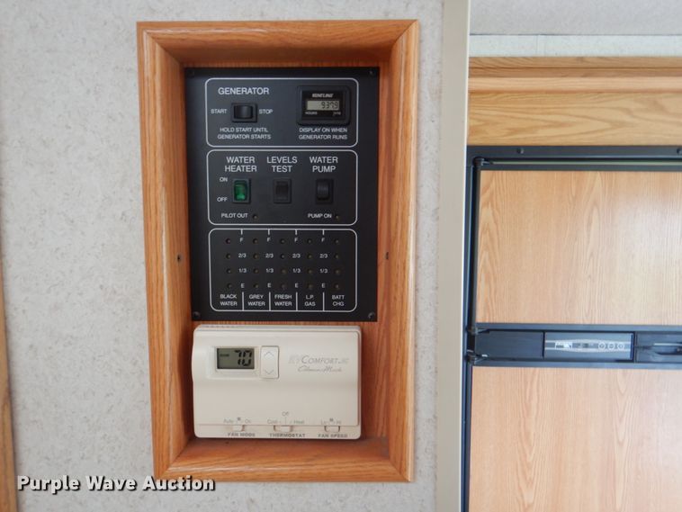 image for item HX9249 2002 Winnebago Sightseer  RV