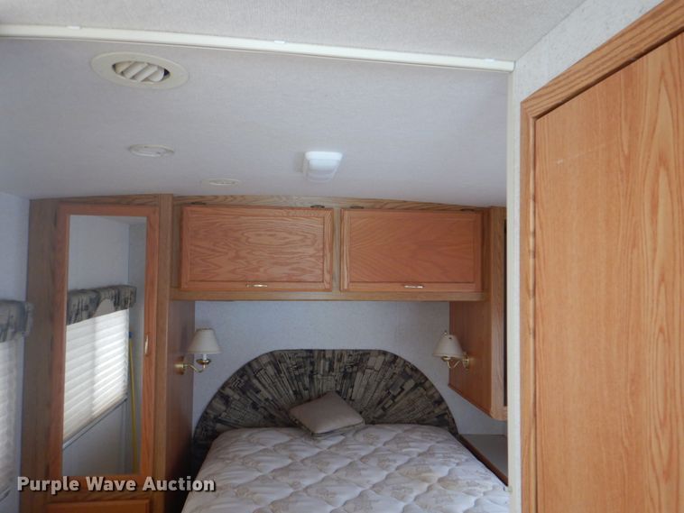 image for item HX9249 2002 Winnebago Sightseer  RV