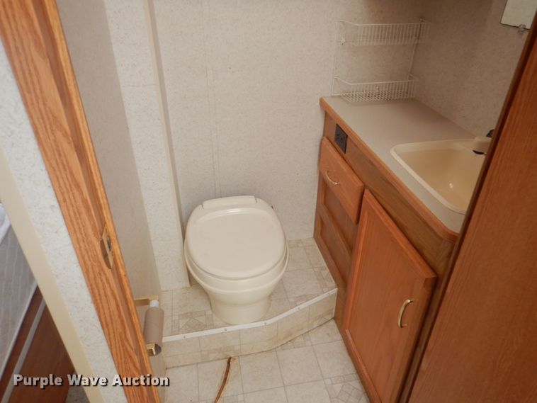 image for item HX9249 2002 Winnebago Sightseer  RV