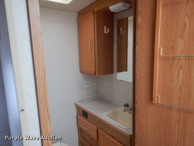 image for item HX9249 2002 Winnebago Sightseer  RV