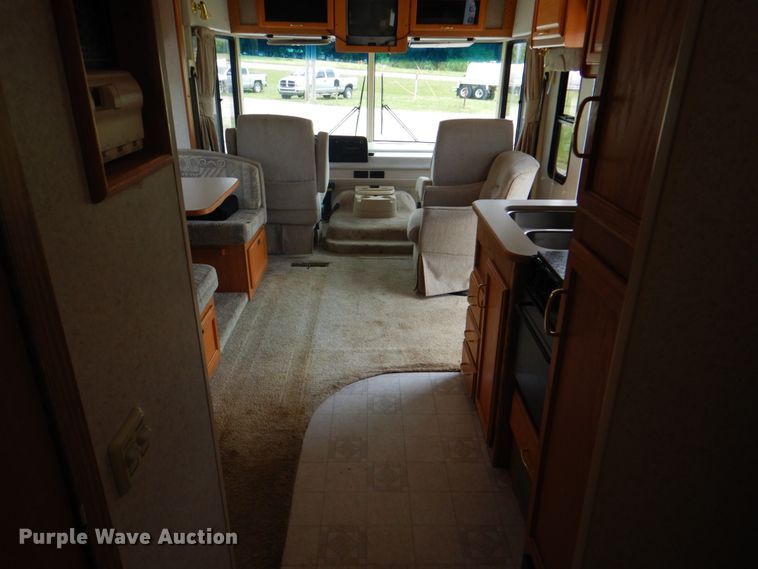 image for item HX9249 2002 Winnebago Sightseer  RV