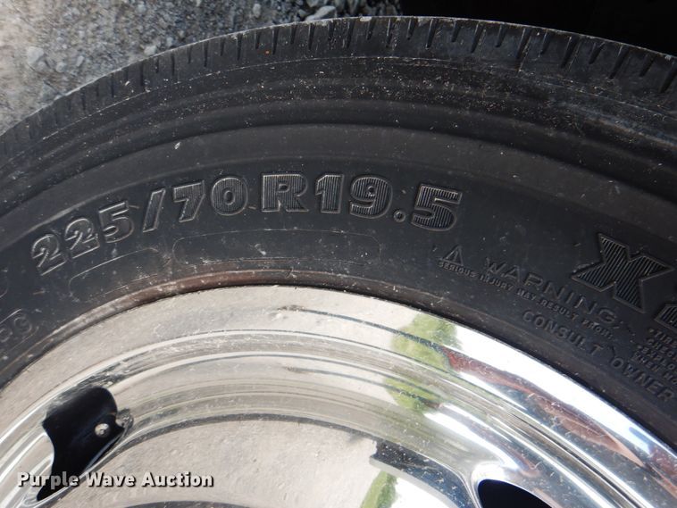 image for item HX9249 2002 Winnebago Sightseer  RV