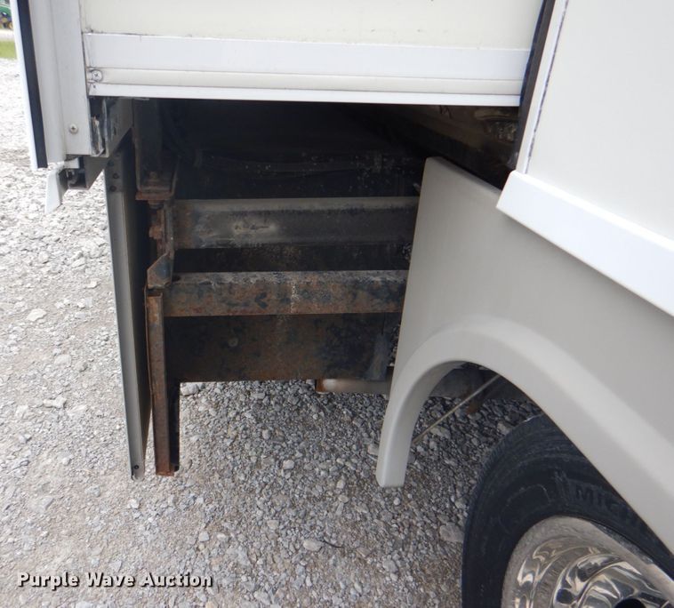 image for item HX9249 2002 Winnebago Sightseer  RV