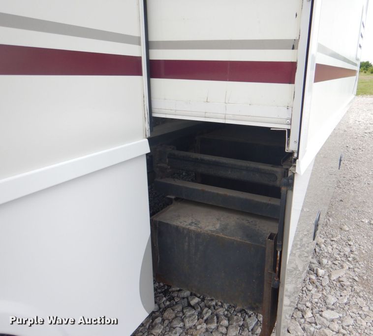 image for item HX9249 2002 Winnebago Sightseer  RV