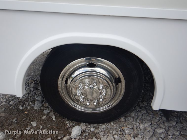 image for item HX9249 2002 Winnebago Sightseer  RV