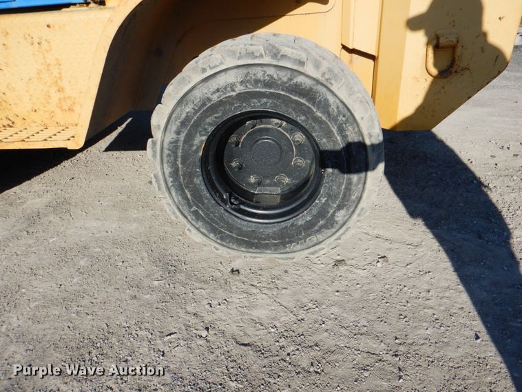 image for item IA9746 2006 Omega-lift 2215-8  forklift