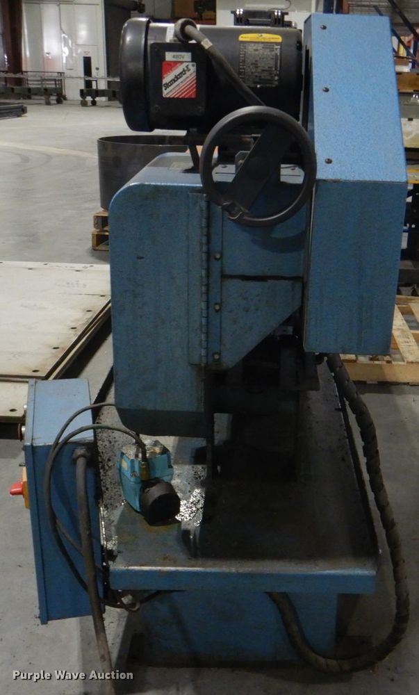 image for item IA9747 2011 Scotchman  band saw