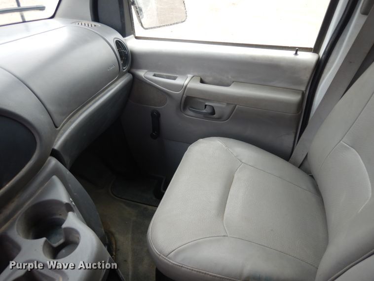 image for item ID9791 2002 Ford Econoline E250  van