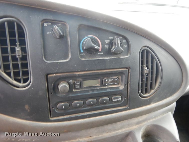 image for item ID9791 2002 Ford Econoline E250  van