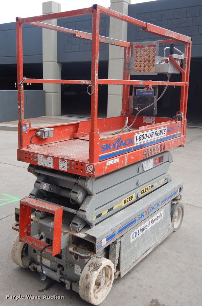 image for item IH9259 2012 Skyjack SJIII 3219  scissor lift