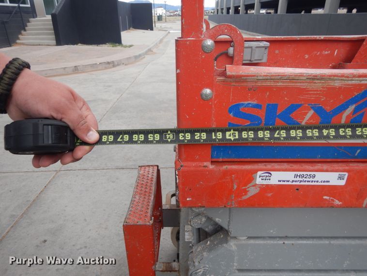 image for item IH9259 2012 Skyjack SJIII 3219  scissor lift