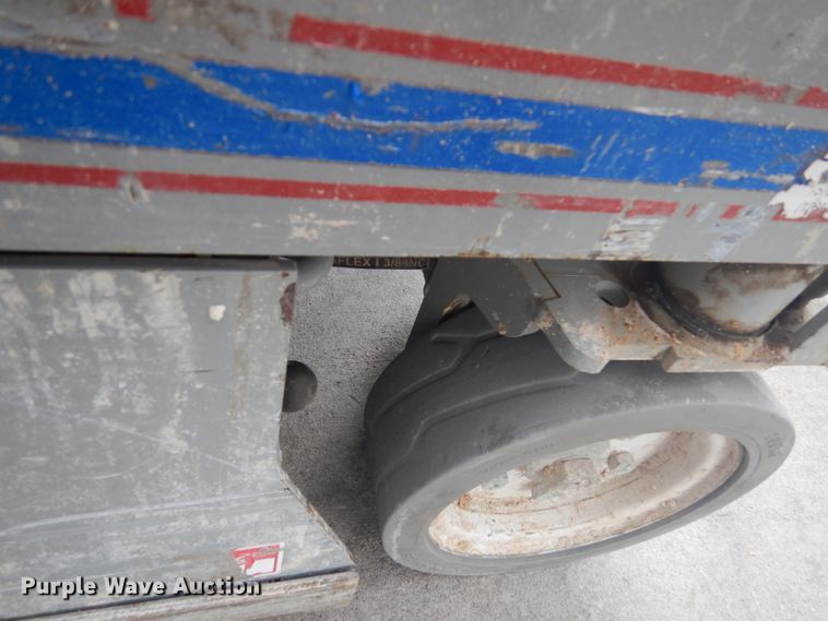 image for item IH9259 2012 Skyjack SJIII 3219  scissor lift