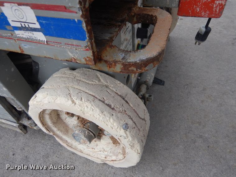 image for item IH9259 2012 Skyjack SJIII 3219  scissor lift