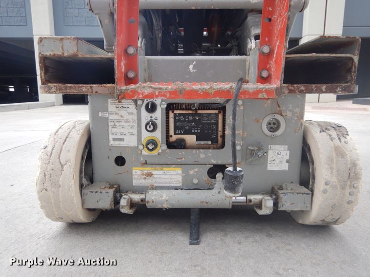 image for item IH9259 2012 Skyjack SJIII 3219  scissor lift