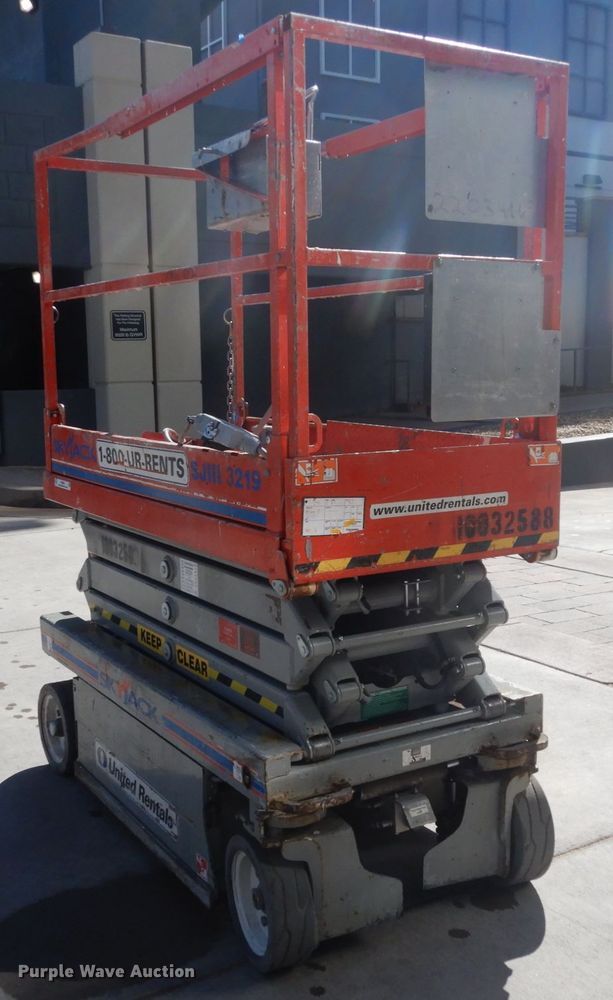 image for item IH9260 2012 Skyjack SJIII 3219  scissor lift